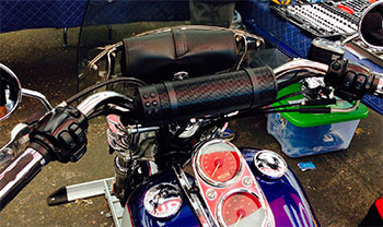 MTX MUDHSB-B mounted on motorcycle handlebar